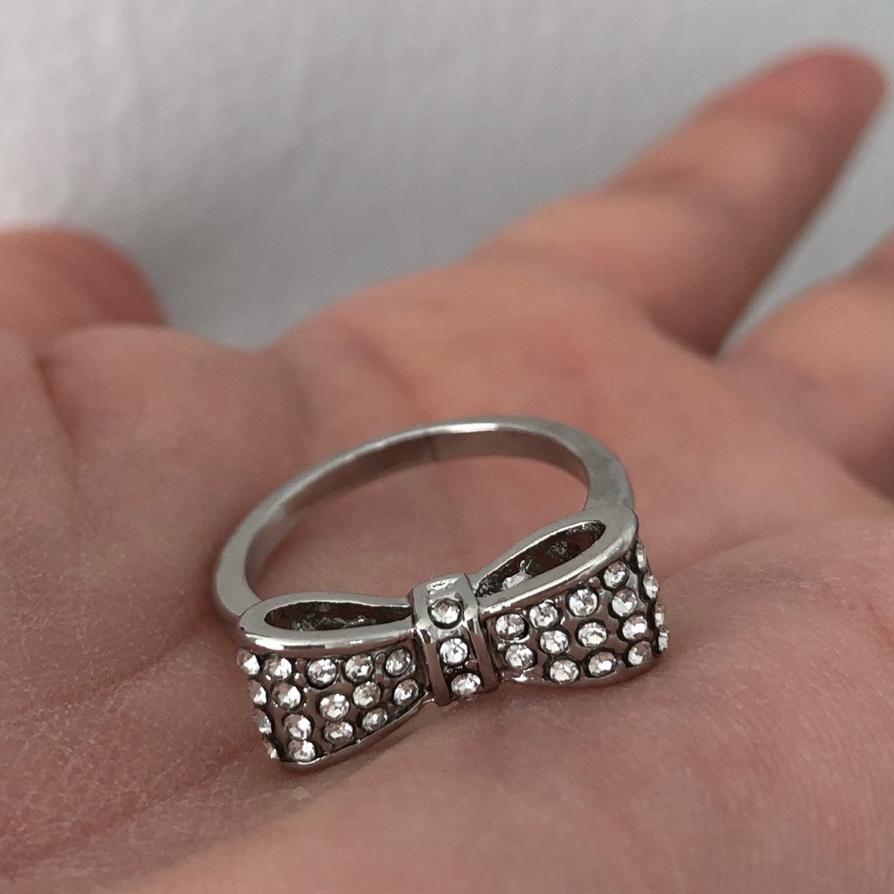 LAST ONE‼️ Silver Rhinestones  Bow Diamond Ring - Picture 5 of 9